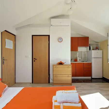 Orange Eni Apartmán *